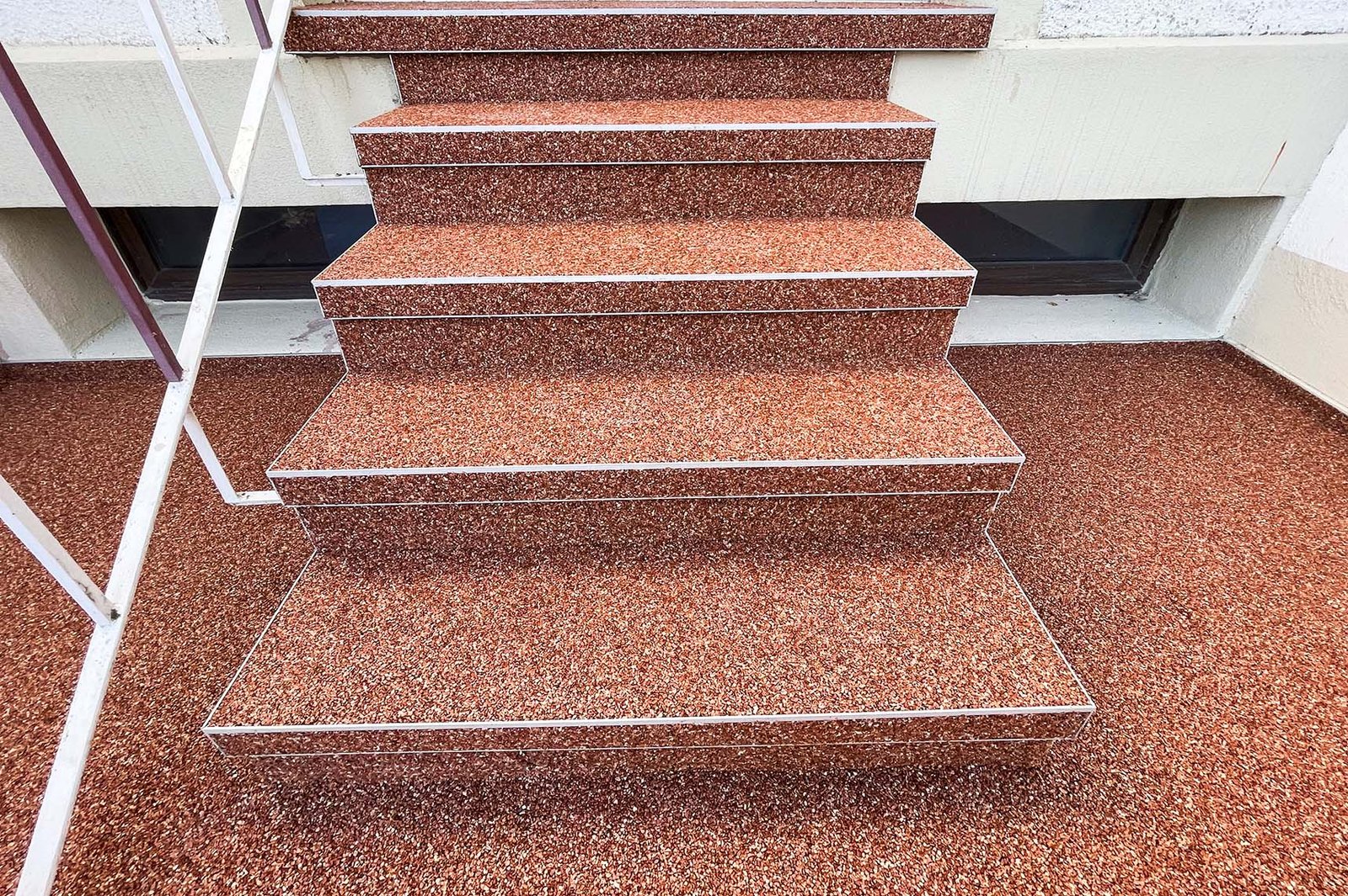 3.-AFTER-2-Entree-avec-Microciment